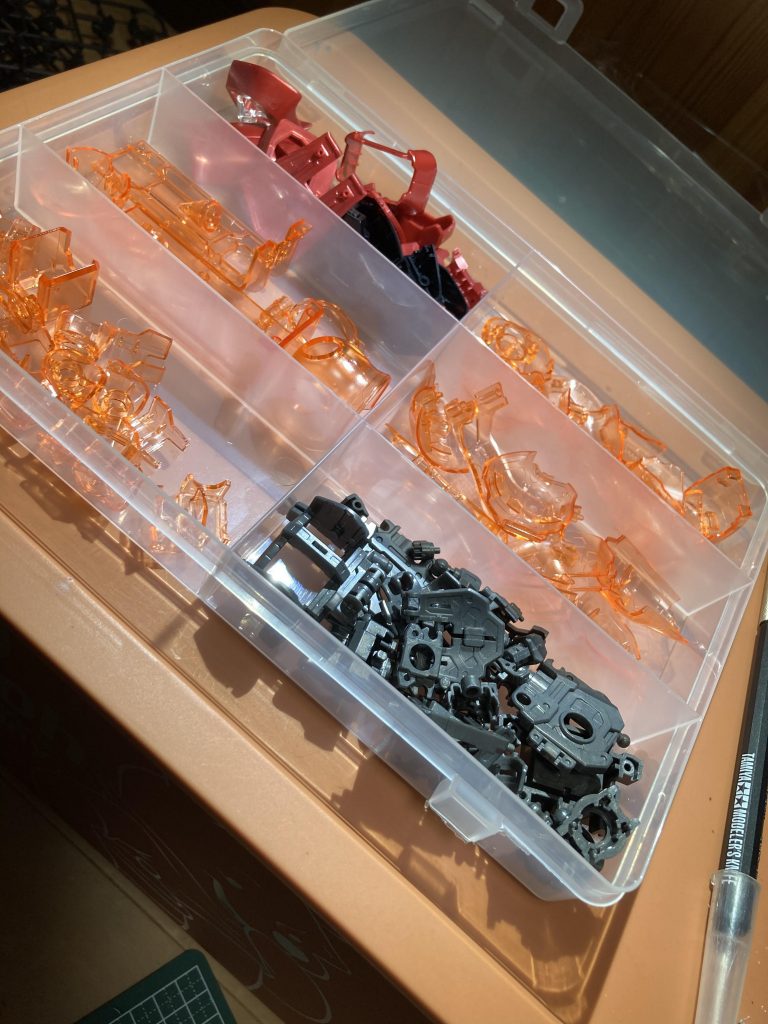 ｸﾘｱﾊﾟｰﾂはヤスリで削った後、100均の爪磨きを使い綺麗に仕上げました！