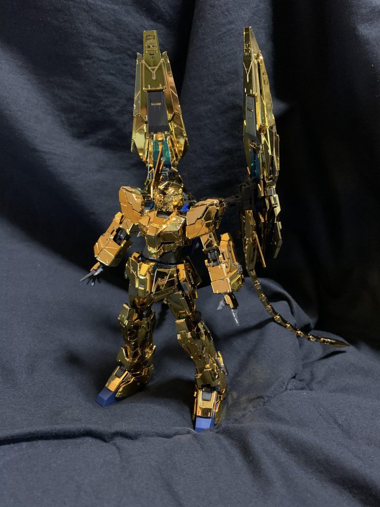 前に使っていた黒背景が神隠し状態なので適当な黒布を使ってバックにしてみました。