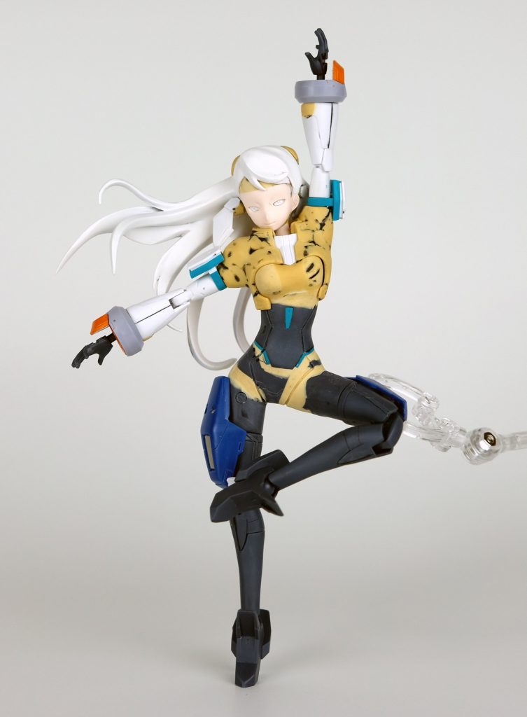 各部にRG トールギスIII、HG アルケインのパーツをミキシングしています。