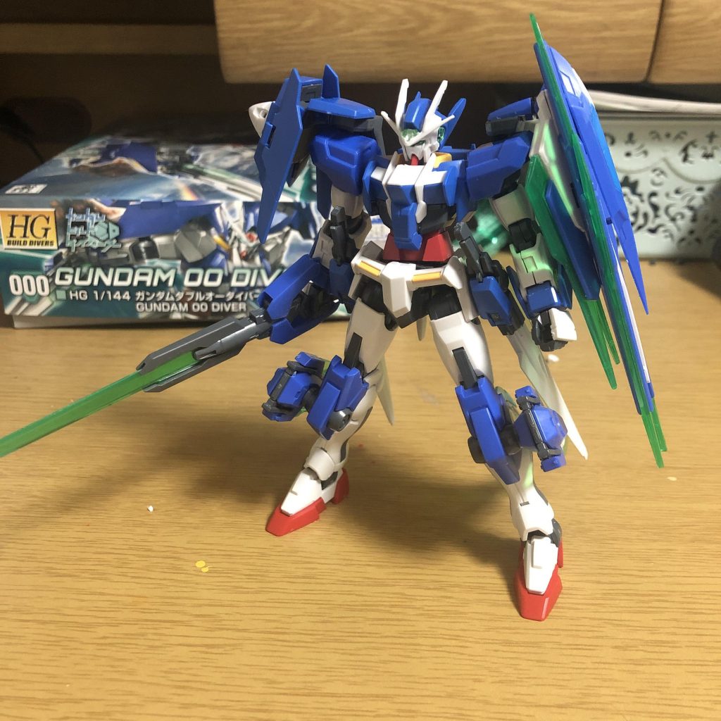 塗装前。この時点ではクアンタのソードを装備してたのですが製作途中で破損、これを補うためにエースユニットを購入しました。