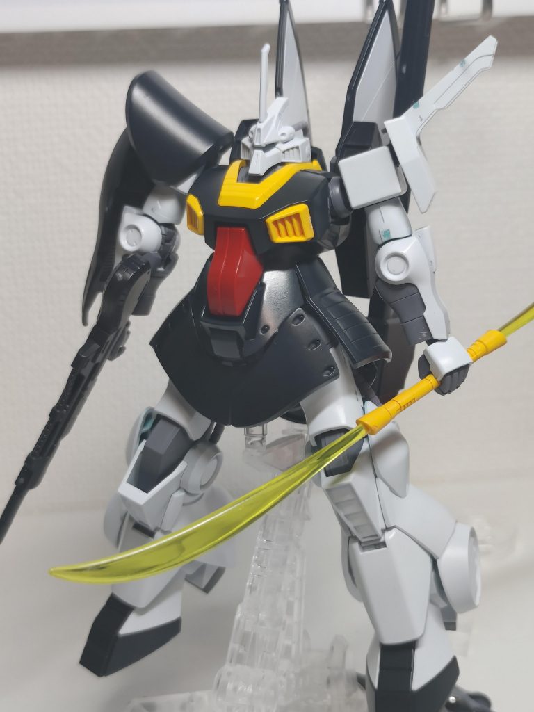 作者は阿呆なので製作過程の写真を残しておりませんでした。こうしてみるとνというかエゥーゴMK-2カラーなんですよねこれ。　　　　　　　　　　　サフに1時間、各塗装に1時間、組み立てに1時間、ランナー切り離し部のリタッチに30分、デカールに1時間、艶消しに30分と大体全工程が5時間ほどになっています。バリすら残しているような部分も多々ありますが、ランナー塗装はかけた時間に対して得られる満足感が大きいので今後も多用しそうです。