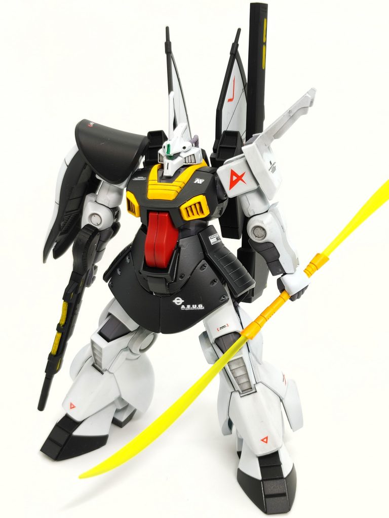 小学生の頃にエゥーゴvsティターンズで使ってたってくらいで、あまりディジェに思い入れはないのですが、やはりナギナタは格好良くて好きです。　　Hi-νのビームサーベルが上下から出るの、アムロがディジェに乗ってる時にそこそこナギナタが気に入ってたからとかいう理由だと良いなー等と妄想しています。