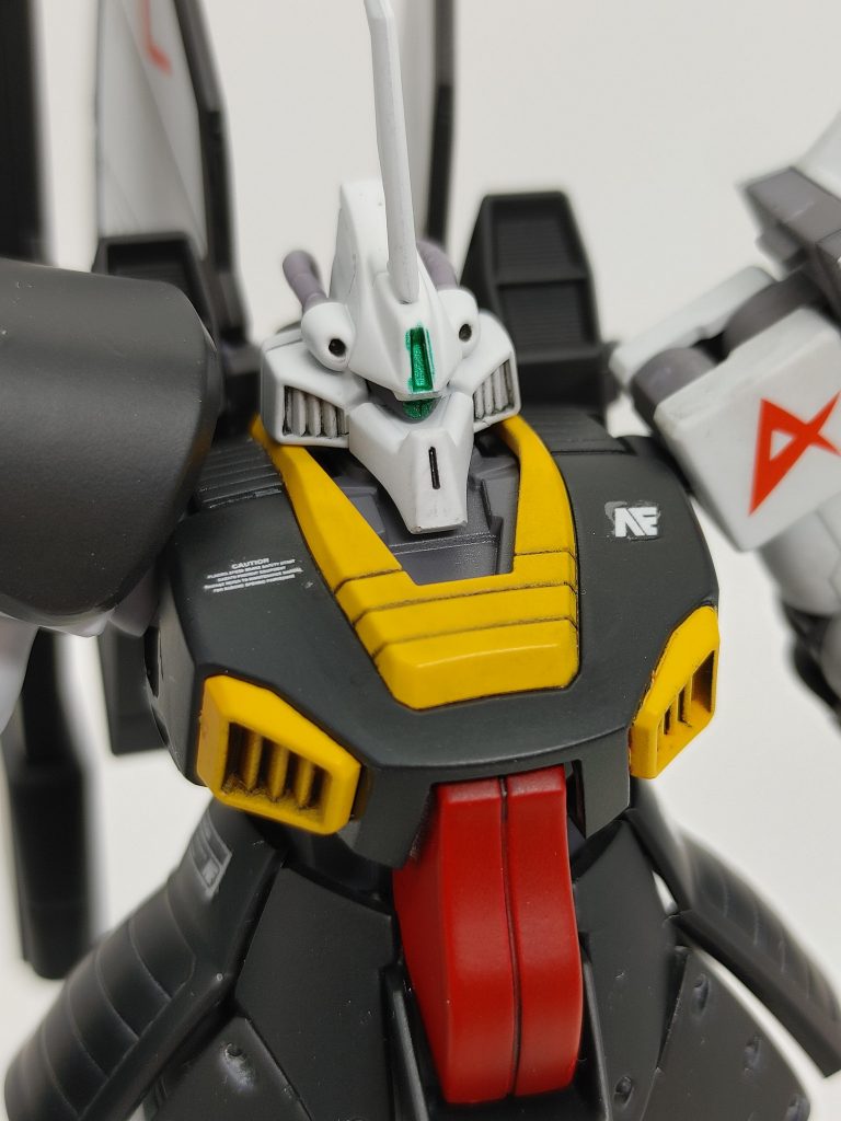 塗装がはみ出そうがデカールがシルバリングしようが気にしません。そもそもディジェってアナハイム関わってないのでは。とかく「作った!!」という満足感を得るための作品でしたが、やっぱ模型って楽しくていいですね。