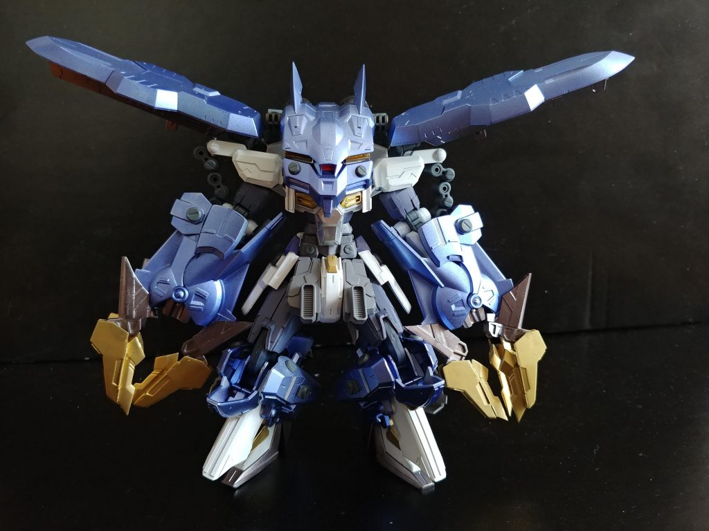 ハイゴッグ形態ズゴックガンダムとして名高いアスクレプオス。そのままではひねりがないのでオリジナル要素ぶち込んでやろうと思い、クローの開閉、バックパックの大型化+変形機構の改修などを決行。脚部を折りたたむことで頭身を下げ、ハイゴッグっぽくしました。MSの頭部を外す以外は差し替え無しです。