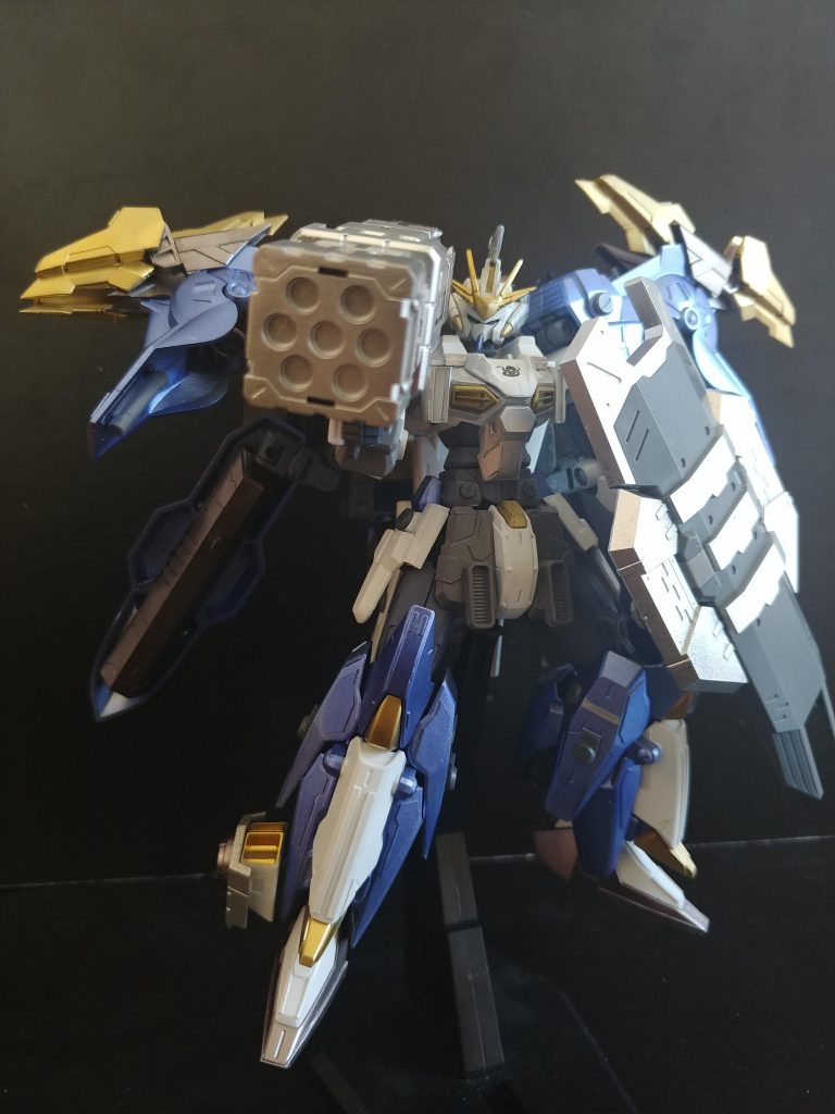 追加装備一応ウイングガンダム系の機体なので、アーリータイプ？みたいな感じで追加武装つけてもいいんじゃね？的な発想でつけた姿。