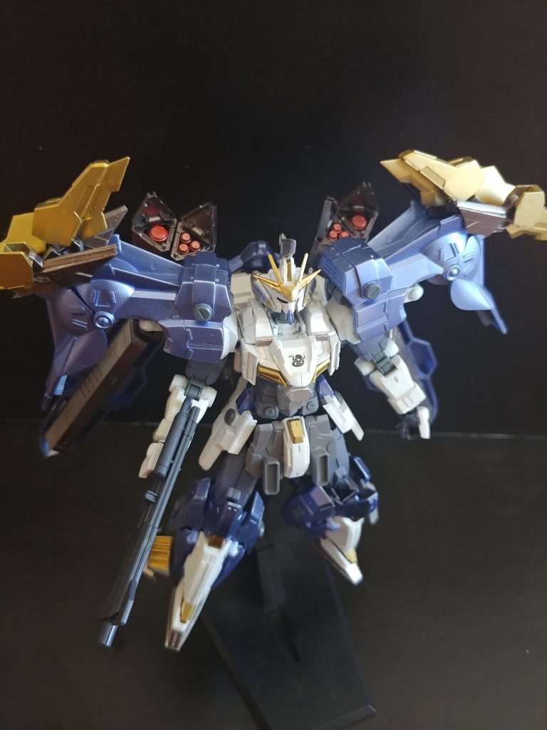 大きなバズーカ（ランチャー？）大きな盾大きな背中のミサイルどことなく漂うどこぞの２号機感。そういえばこいつも２号機だった気がする…ガンダムの２号機って奪われる運命なんですかね？