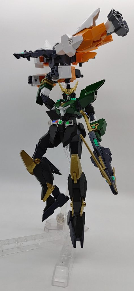 ペガサスフォームでも印象的なメ・ガルメ・レ戦でのゴウラムとの連携。ゴウラムは持ってないため、手元にあったサタニクスアーマーを使ってそれっぽく再現してみました。