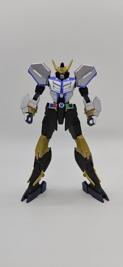 堅牢な装甲を表現するために他3形態に比べ重装甲に制作。肩はユーラヴェンのものがドンピャだったので少し加工してタイタンにしました。