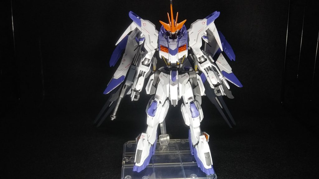 正面腰を延長しています。フロントスカートはマルコシアスと端白星のものを組み合わせています。