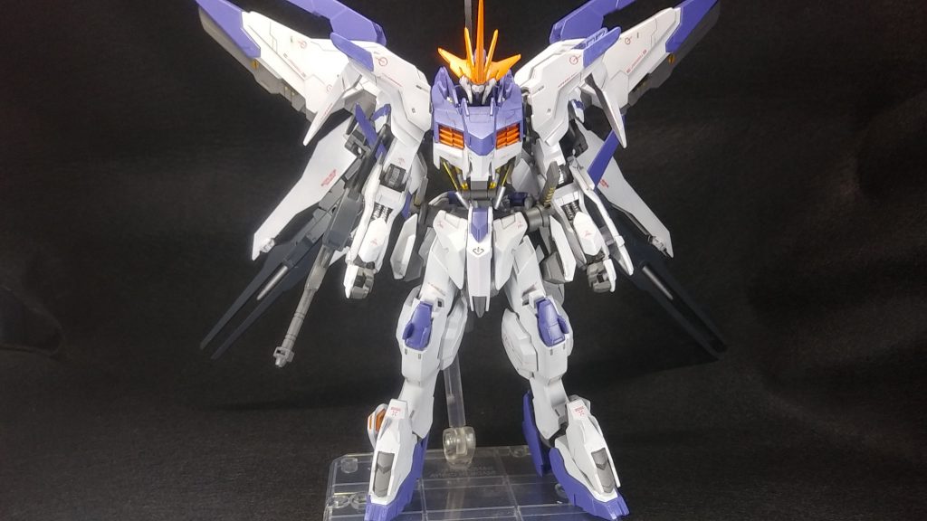 翼を展開。ちなみにアンテナはマルコシアスと端白星の組み合わせです。