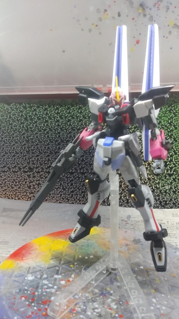 塗装前 なんかぶれてんな…。でもこれでどこがどのキットか大体わかるはず。顔はダブルオースカイをパテで色々加工して作成。完成後の胸には上からテルティウムの胸パーツをくっつけてあります。