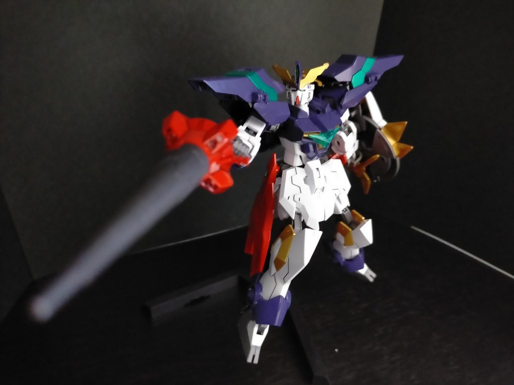 KT-E05Rライテイ　ショットランサー改:ジャスティスナイトのショットランサーを改修したメインウェポン！中、遠距離の相手に対応するビームガンの火力、そして射出可能なランス部の貫通力が向上している！