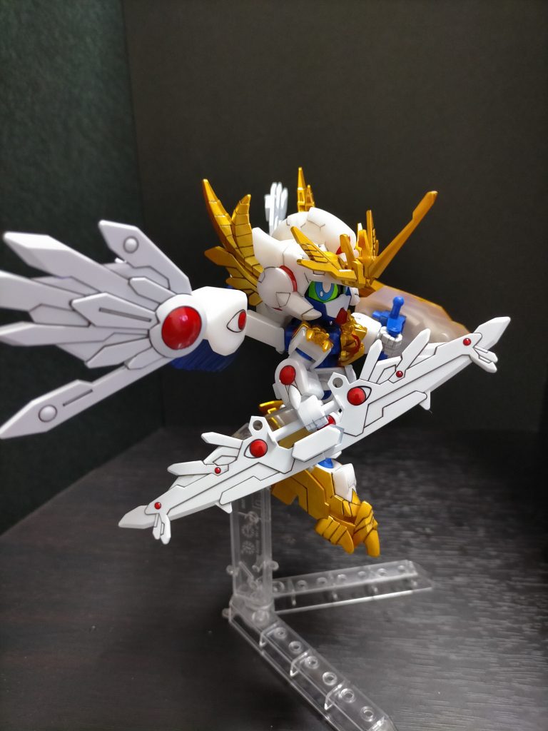 GNガンブレード/GNツインガンブレード:本機用にビルドされた一対の巨大な双剣。連結する事で更に強力な武器へと変貌する。非使用時には背部のレジェンドウイングにマウントされる。