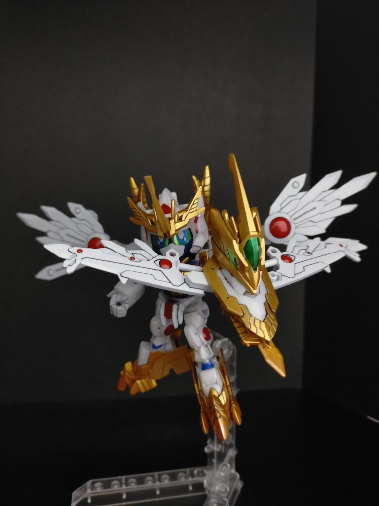 GNエクスバリスター:GNガンシールドカスタム、GNガンブレード、GNグリップダガーを組み合わせた大型弩砲。胸部のエネルギー吸気口「ダゴンズ・ジョー」から追加したエネルギーをグリップダガーにチャージ。後頭部の冷却器官「クーリング・コード」の全力稼働と共に貫通力の高いエネルギーアローを発射する。ガンドランザムシステム (GUNDRANS-AM):ヴァルキランダーから引き続き搭載されている本機独自のトランザムシステム。太陽炉の代わりにダゴンズ・ジョーをエネルギー源としており、発動時には瞳の虹彩がイノベイター風に変化する。