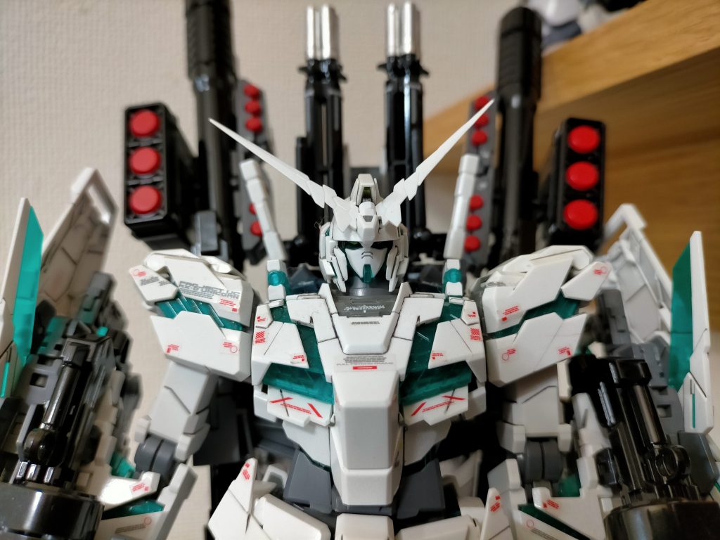 ASG64-C1S 60mm近接防御機関砲5発に1発の割合で曳光弾が仕込まれており、発砲中の射線修正が可能。