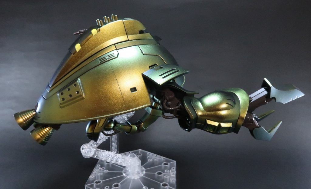 本当はこちら側にビームライフルを取り付けられますが、やはり塗装ハゲを警戒してつけませんでした。いまさらですが磁石で着脱できるようにすれば良かったな…