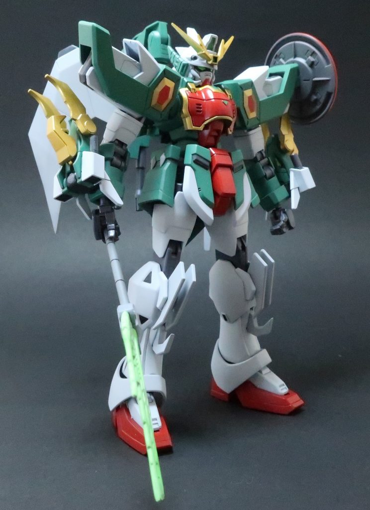 黄色部分は旧キット1/100リスペクトで金色に、その他は赤色部分のみ光沢で仕上げました。