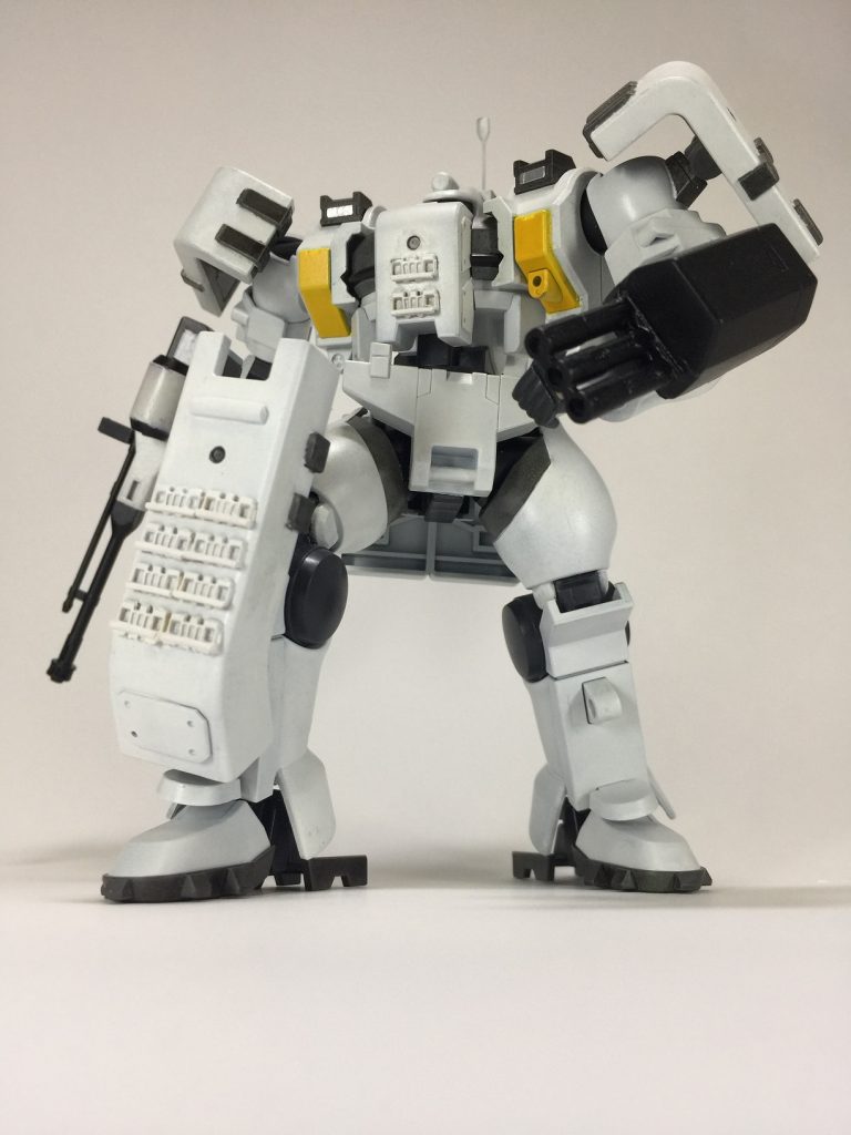 左腕の武器は自作。 三連装の近距離砲撃用で、吹雪の中で接敵した際などに使う感じです。