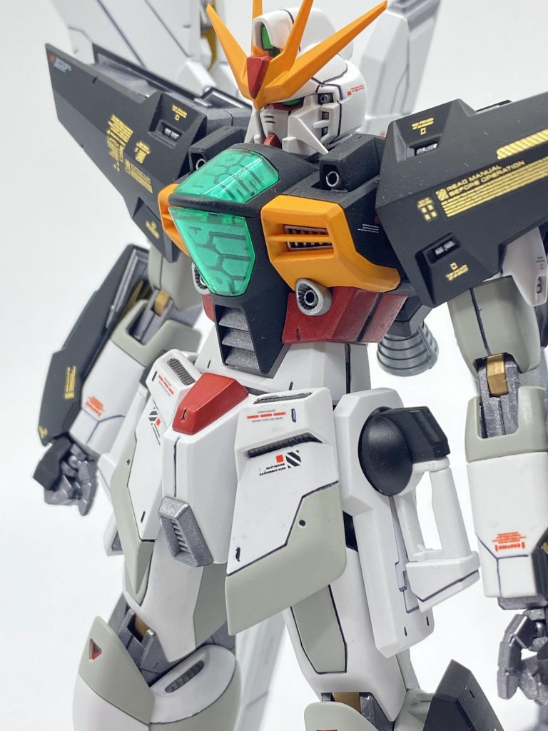 装甲と内部フレームと放熱部で考えて塗装を変えてますが、うーん…わからん(笑)