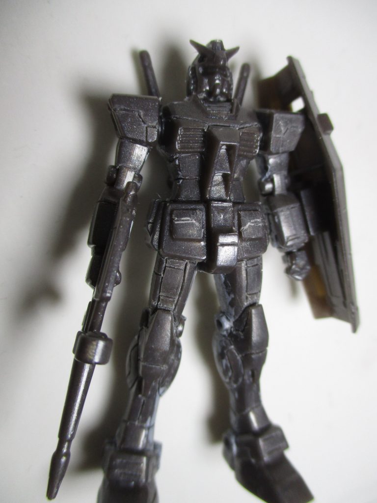 モールドを追加した状態。頭のアンテナも尖らせてます。