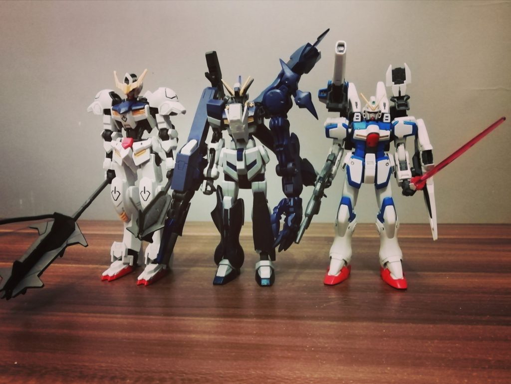 腰と太腿の延長をしてます。武装が大きすぎましたからね〜