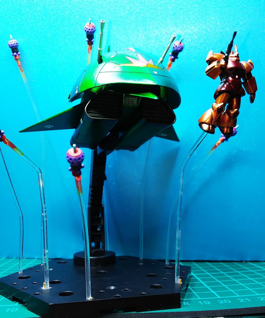 仁王立ちのゲルググは腕と脚の位置を少し変えております。 