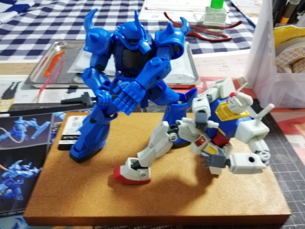 製作途中。製作部屋が無いので組み立ては基本リビングのテープルで…。塗装と接着はベランダで肩身を狭くしながら製作しています…。最後までご覧いただきありがとうございました。