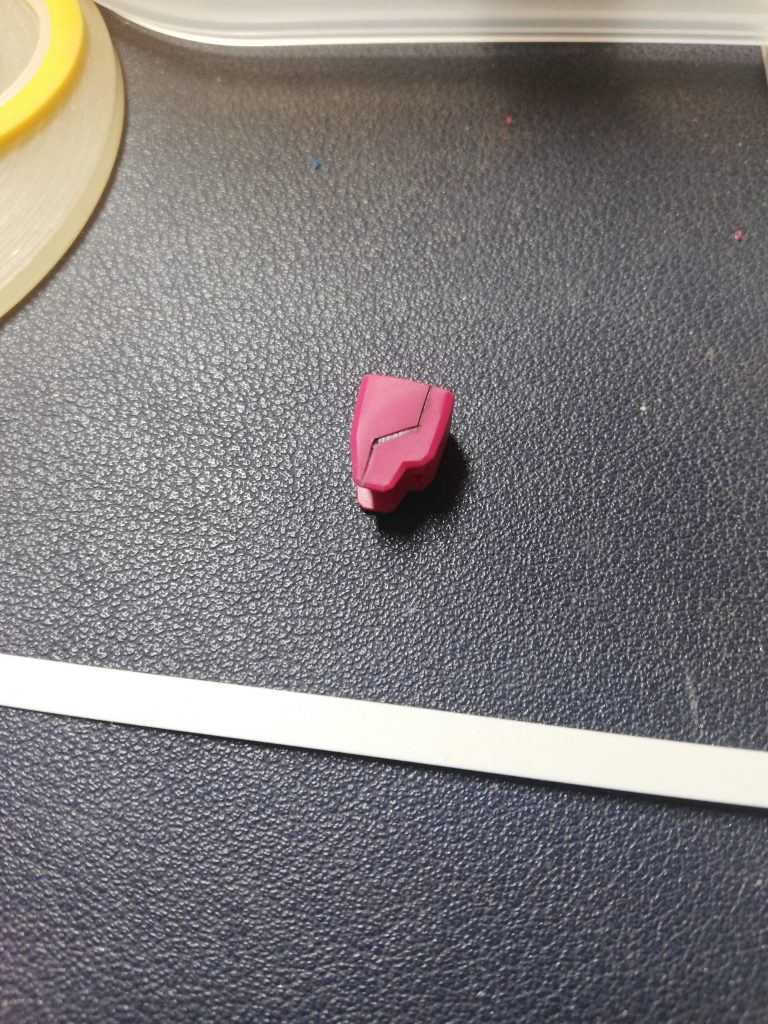 上の説明でこの形状のスジボリができます時短スジボリ術しかし左右の形状をぴったり合わせるのは無理です雰囲気で会わせたりカットする線をあらかじめ決めておく必要があります自分は雰囲気なので結構ズレます