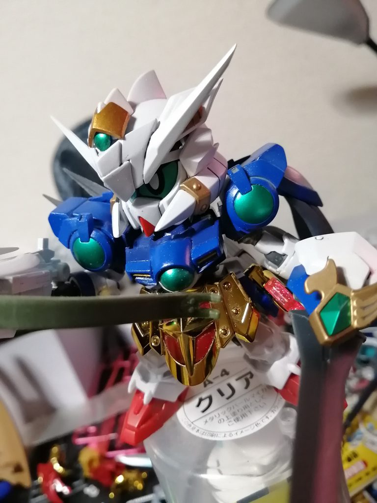 あんまり制作途中の写真が残っていませんでした。以前の騎士エクシアから肩の接続と下半身を改修しています。