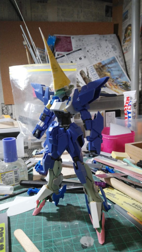 百万式をベースにガデッサのパーツ、アヴァランチエクシアをミキシングしてアウトラインを作成