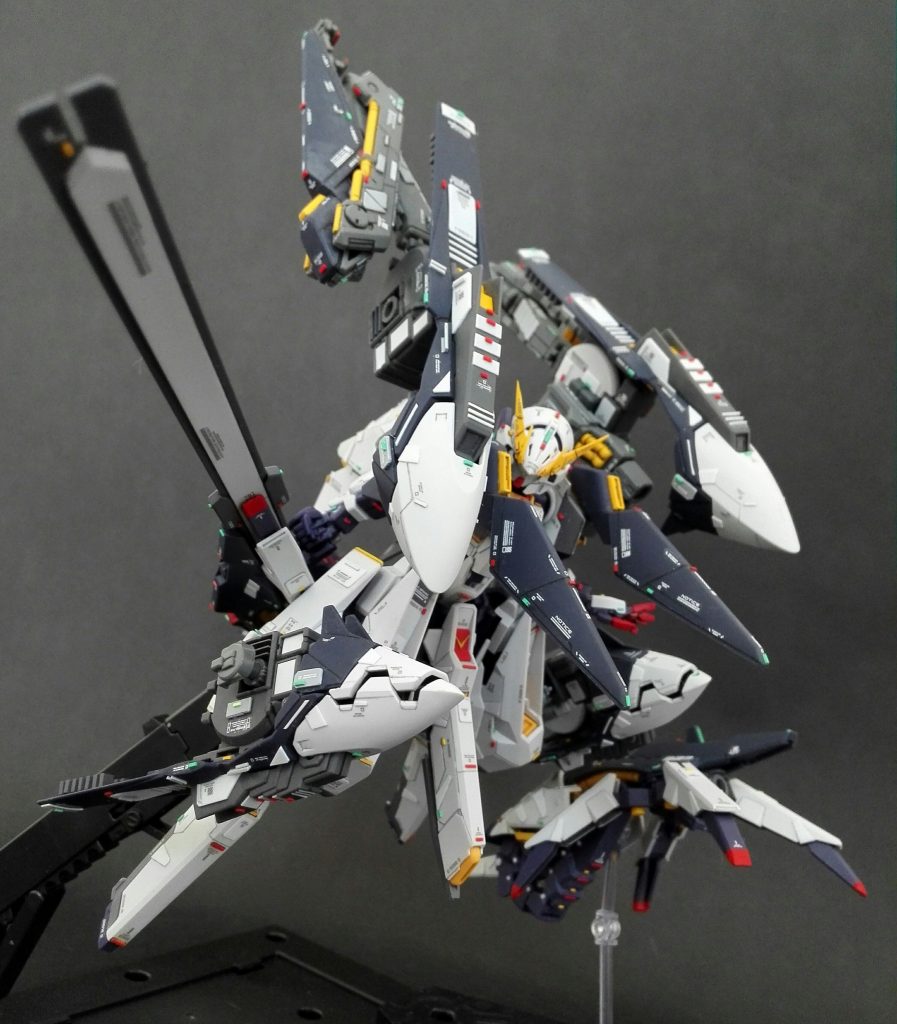 フルドドIIユニットやマルチ･アーム･ユニットはオンライン販売される前だったのでHGUC ギャプランTR-5[フライルー]から流用しています。まずはMS形態から･･･