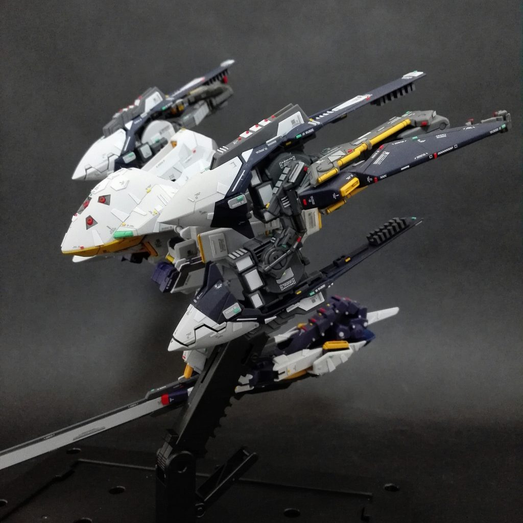 続いてウーンドウォート・ラー(第ニ形態)のMA形態へ。