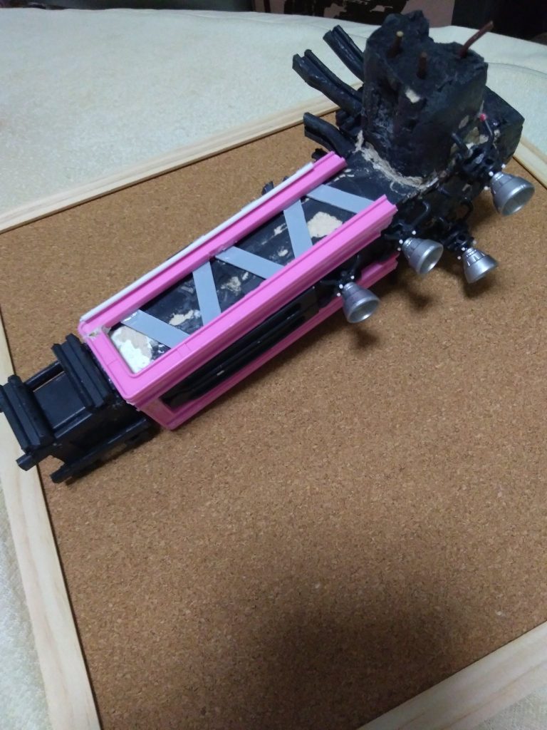 後にブレード内部を空洞にして大幅に軽量化ディテールも作り直しました