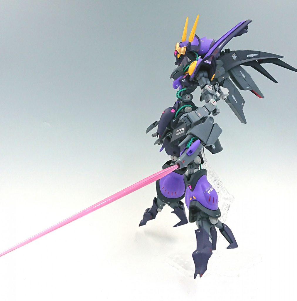 単体では接近戦も得意とします。