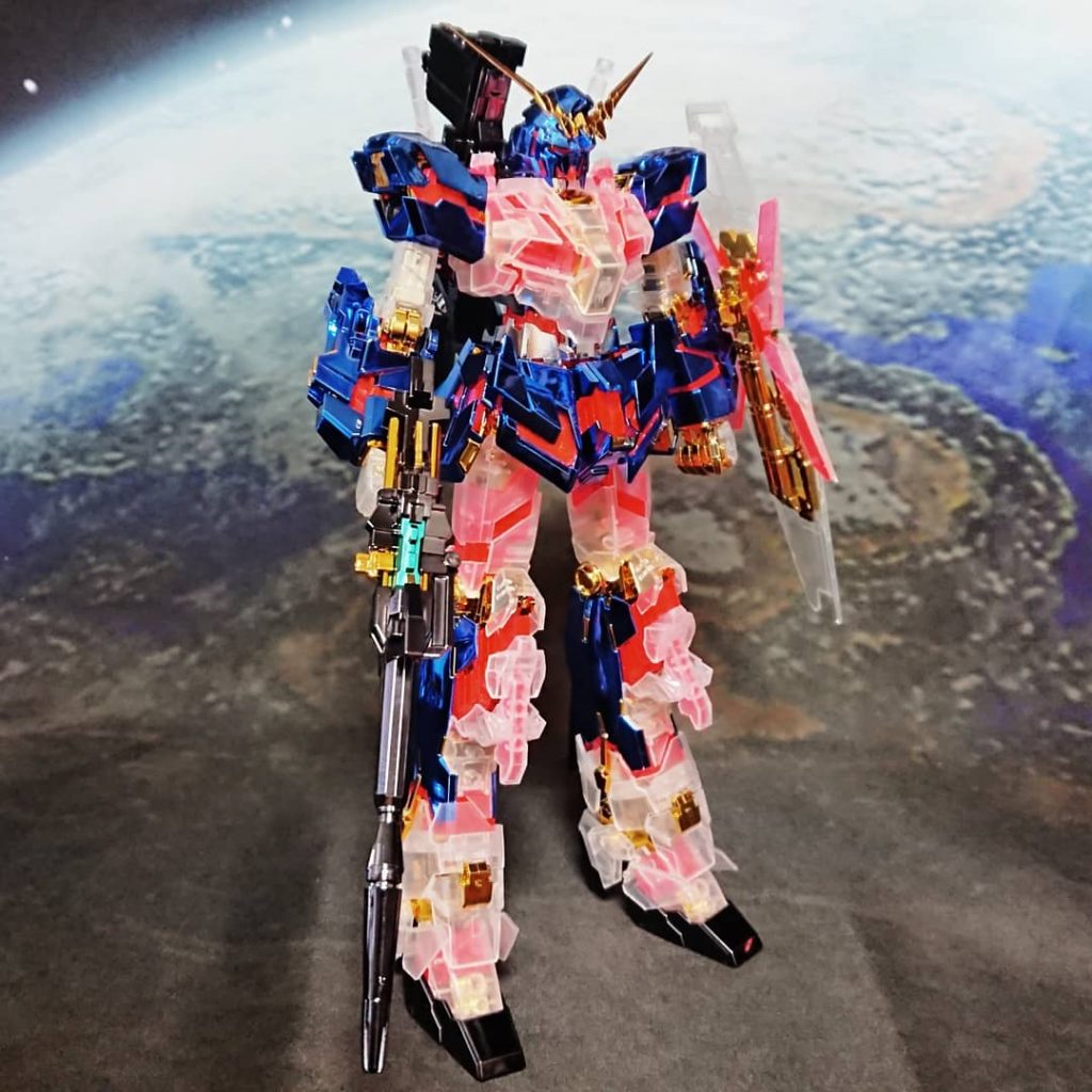 全身ショット。ブルーメッキとピンクのサイコフレームが意外と相性良し