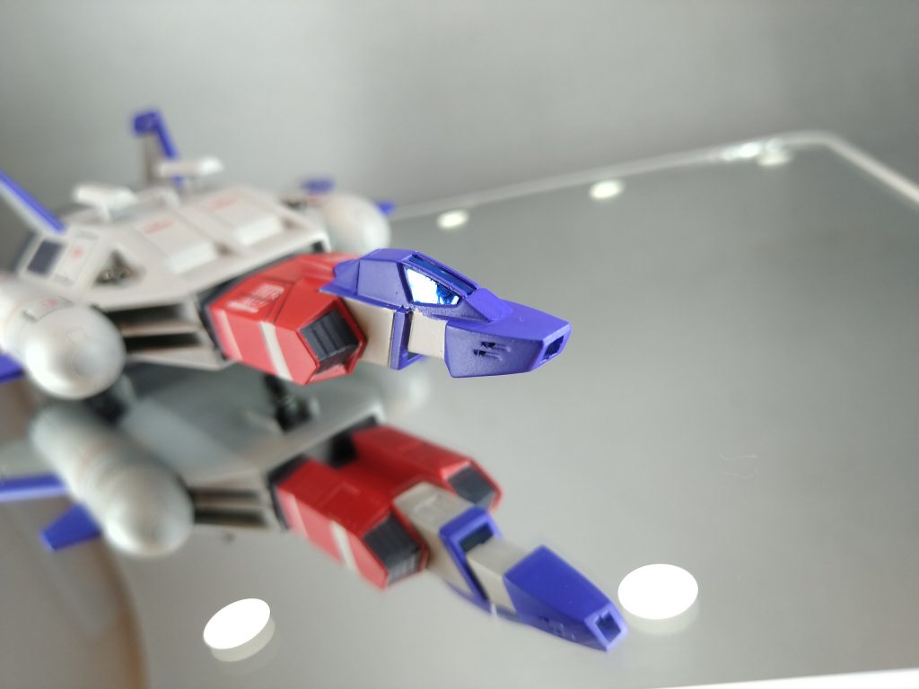 改修箇所バルカン、ビーム砲の開口マテリアルにてセンサー追加バーニア三重構造化全体のスジ彫り直し塗装レシピ　クレオス(C)ガイアノーツ(G)赤　Ex-ホワイト(G)→プレミアムレッド(G)＋Ex-ホワイト(G)青1　Ex-ホワイト(G)→ウルトラマリンブルー(G)＋蛍光ピンク(G)＋Ex-ホワイト(G)青2　Ex-ブラック(G)→ステンレスシルバー(G)→クリアーブルー(G)白　Ex-ホワイト(G)＋Ex-ブラック(G)銀　Ex-ブラック(G)→ステンレスシルバー(G)金　Ex-ブラック(G)→スターブライトゴールド(G)黒1　Ex-ブラック(G)黒2　Ex-ブラック(G)→スターブライトシルバー(G)＋Ex-ブラック(G)スミ入れ　コピックモデラーブラック、ウォームグレーオーバーコート　クリアー（光沢）、スーパースムースクリアーキャノピー　ラピーテープ