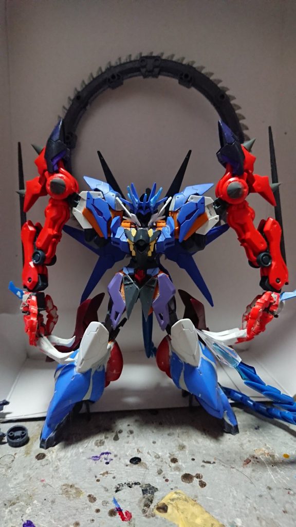 再改修状態脚部アーマーをオリジナルに近付け大型化しました腰回りが少し寂しかったのでこの後増設しました。 