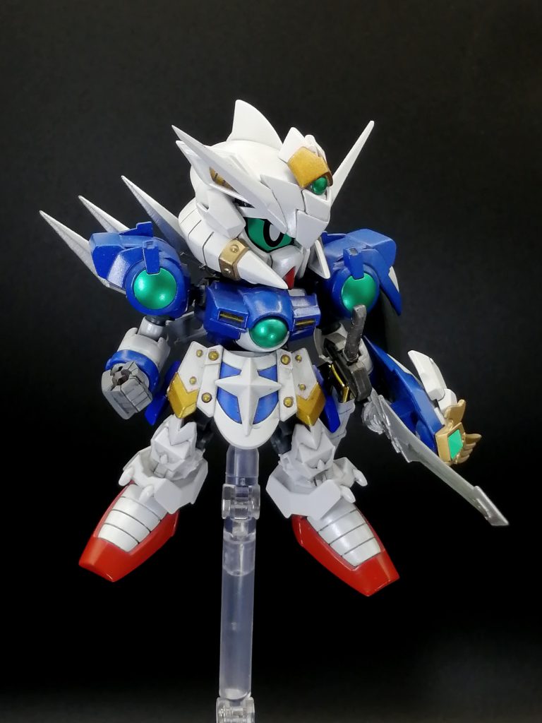 足は創傑伝ダブルオーです。エクシアといえば武器の投擲というイメージがあるので背中にクナイを装備しています。