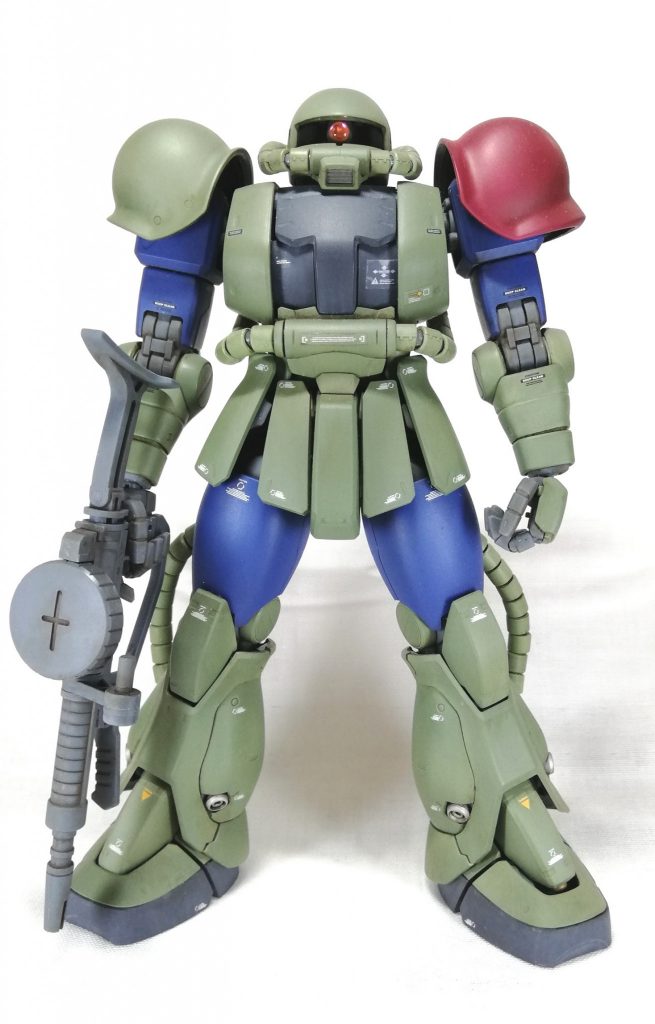 ショルダーアーマーは、最初ver.2.0の物で製作してみたのですが大きさ等バランス面でイメージが違ったので、たまたま前回の旧ザク製作で残っていた物を使用してみました。 