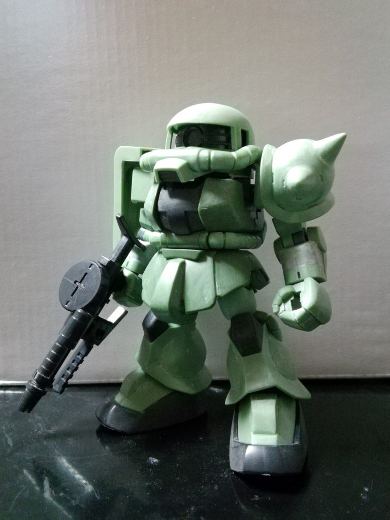 今回のテーマは前回のジム同様、シンプルにして作ろうと思い立ち、各部のモールドを削除して、全体的に丸みがついているような形状を目指しました。