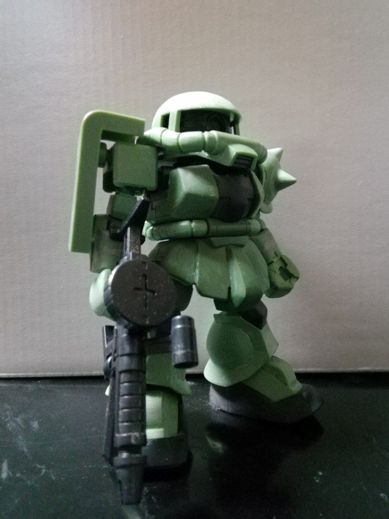 他、シールドの厚みを少し削ったり、足の甲のアーマーも延長して、フレームが隠れるようにしました。