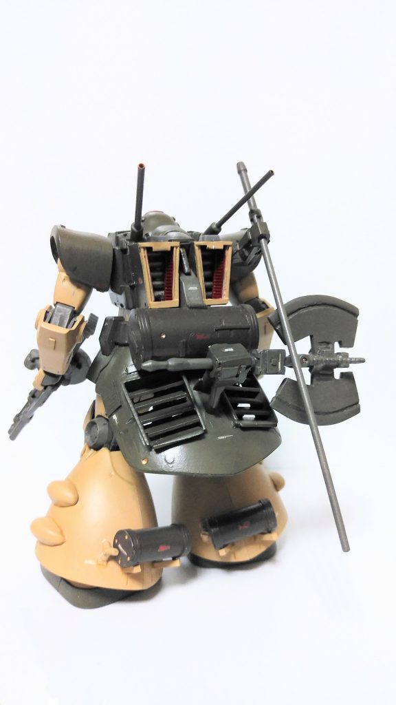 首周りは、カバー程度。エイリアンみたいに、頭長く首動かせない代わりに、バルカン砲の装弾数が多いという説も好きだけど。