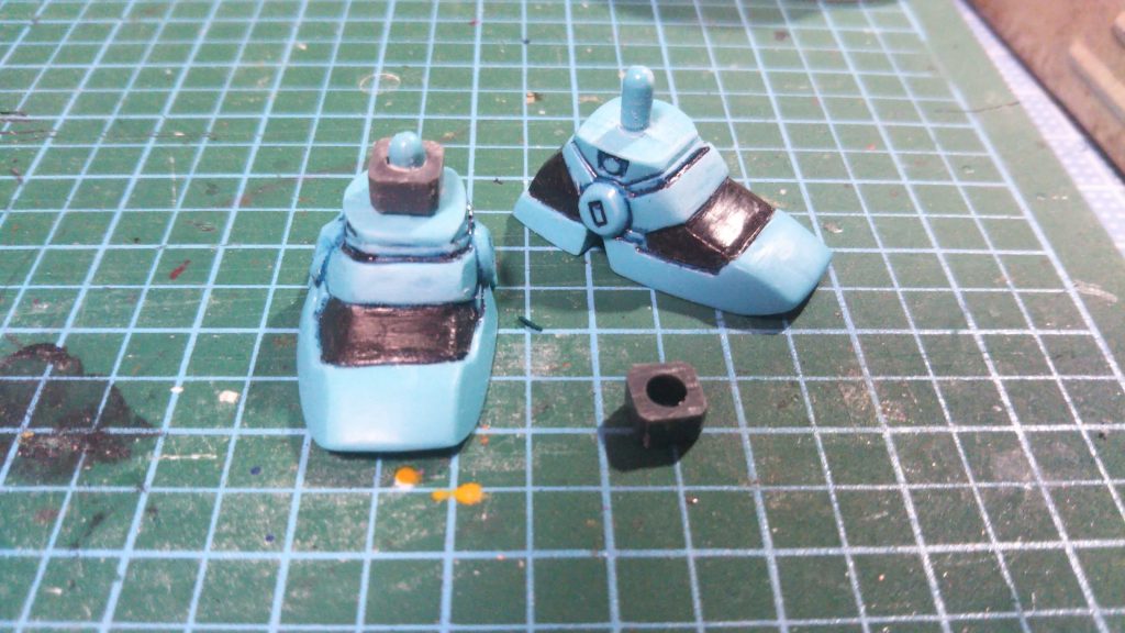 少し足のバランスが気になったので…HGとかで余ったポリパーツを使ってみました😎