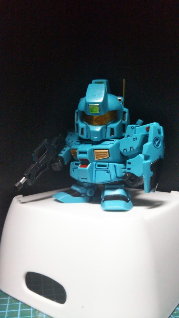 成型色ベース…部分塗装…スミ入れは、ネイビーを使っています。