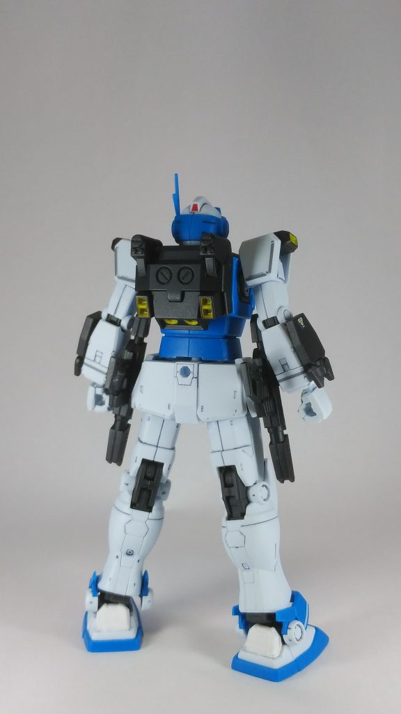 バックパックのスラスター部分もアクリジョンイエローで部分塗装しました。