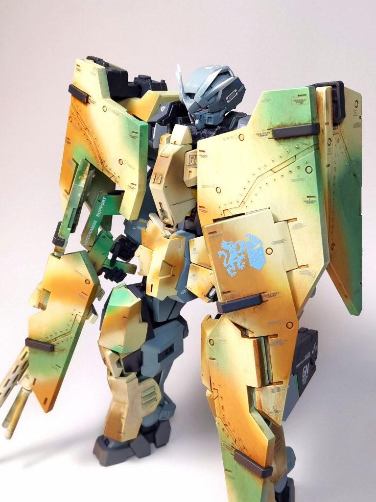 迷彩のバランスに苦労しました。フルアーマー形態。