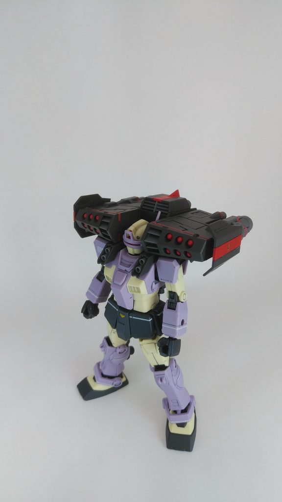 部分塗装はアクリジョンモンザレッドとイエローで行いました。