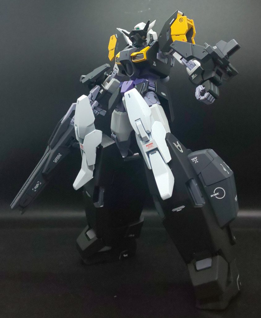 牡牛座のタウラスアーマーは、画像のノーマルタイプに加え、近接タイプのT装備《Taurus》と遠距離タイプのM装備《Multiple》の2つの装備を追加で装着することで、オールレンジに対応出来るようにしました。