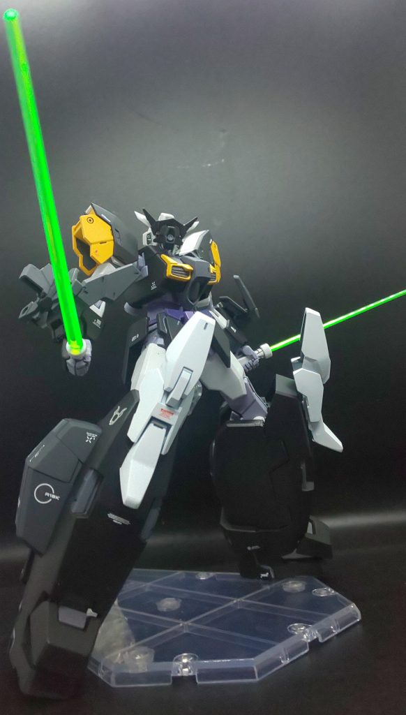 通常のノーマル装備は、頭部ハイメガランチャー、メガビームライフル、ビームサーベルが武器です。脚部をヴァーチェにしたことで、このままでも力強い印象になりました。