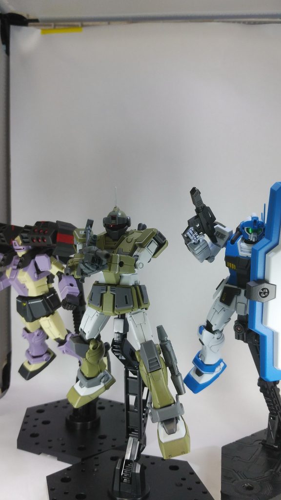 本作の完成でジムバリエーションの3機がそろいました!まだバリエーションもいくつかあるのですが、気が向いたらそちらも作っていきたいと思います。